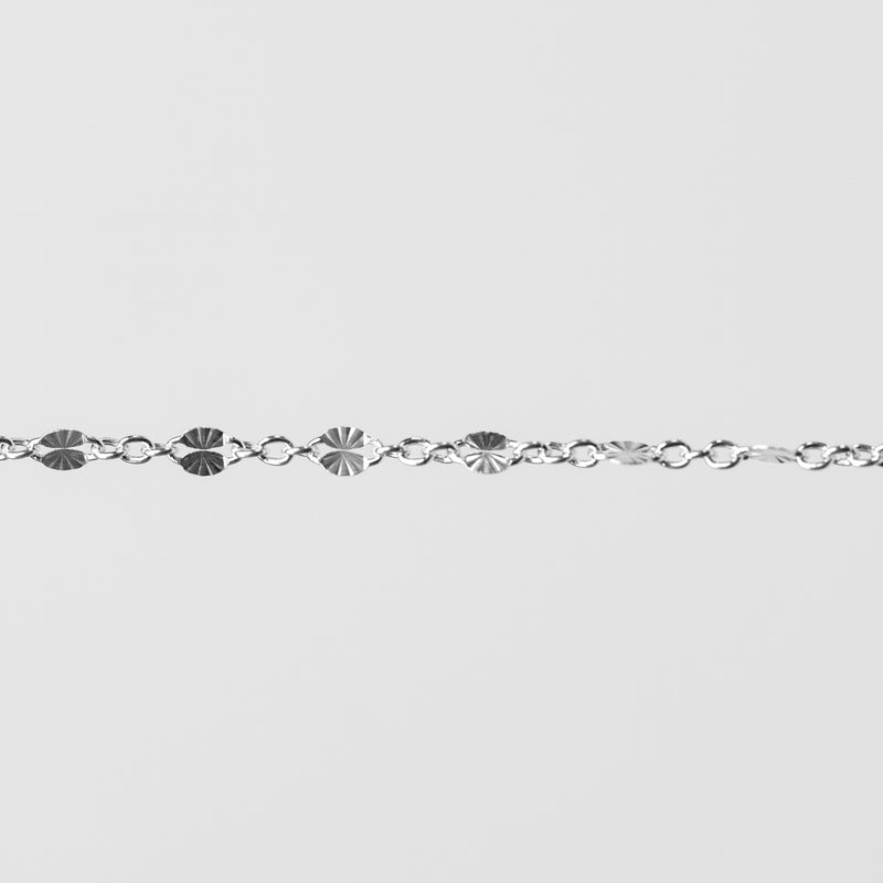 Shiny starburst links that catch the light perfectly. One detailed accent link with 3 links connecting them.