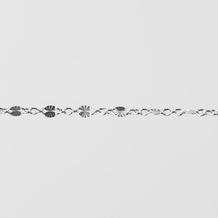 Shiny starburst links that catch the light perfectly. One detailed accent link with 3 links connecting them. 