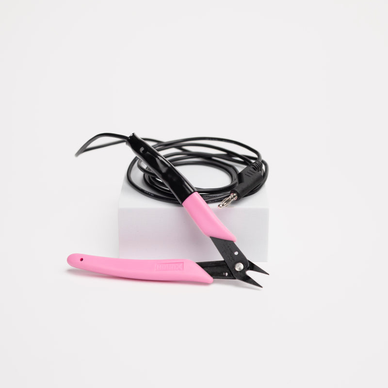 The black grounding cable for the pliers is shown coiled up neatly between both handles on the pliers