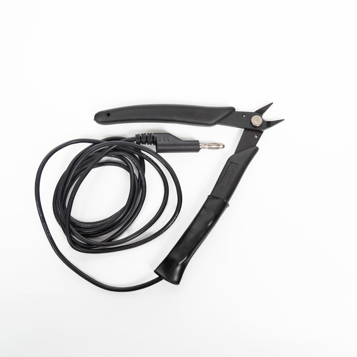 The black grounding cable for the pliers is shown coiled up neatly between both handles on the pliers