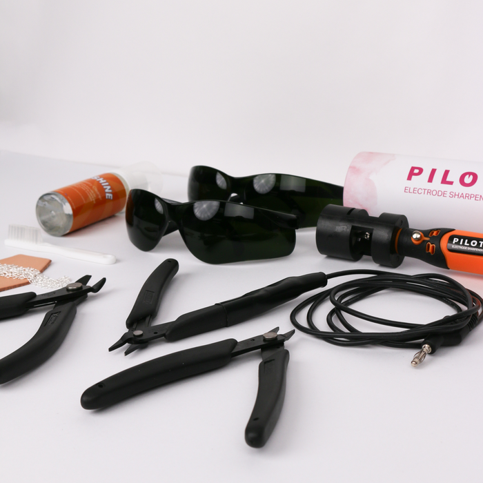 Accessories laid out that come inside the pj tool kit.